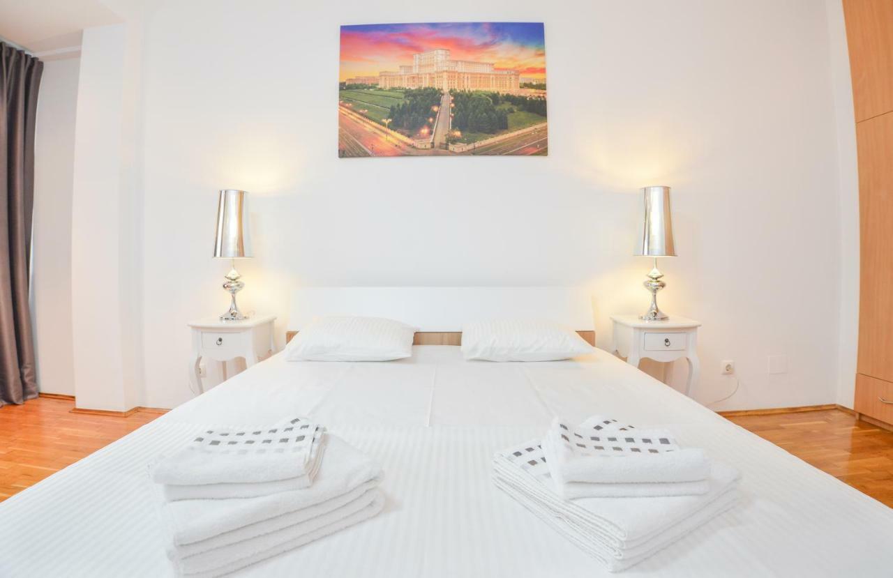 Square Apartment Bukarest